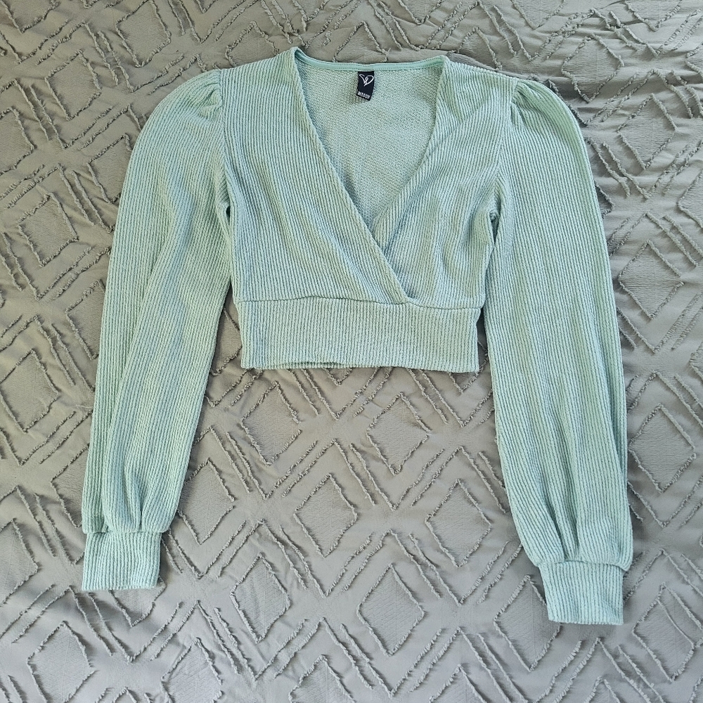 Windsor, low-cut long sleeve cropped blouse- small